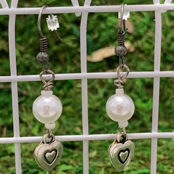 Handmade Pearl Dangle Earrings - Picture 2 of 3